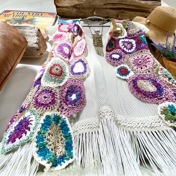 ARTISAN handcrafted crocheted vest - Picture 5 of 15